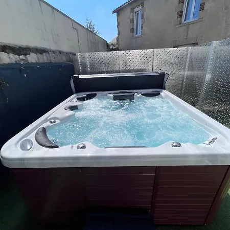 L'hostellerie De Sevremont 2*