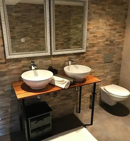 L'hostellerie De Sevremont Otel Saint-Michel-Mont-Mercure