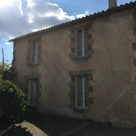 L'hostellerie De Sèvremont 2*