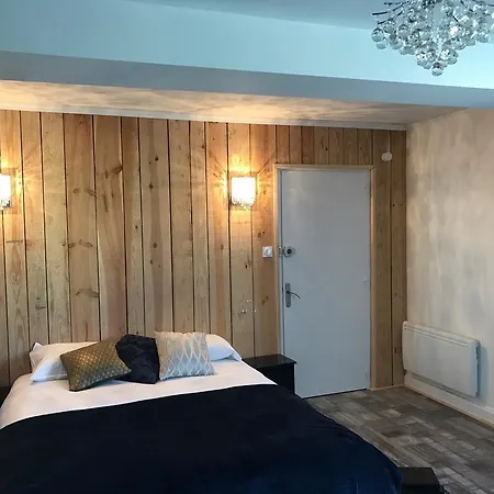 L'hostellerie De Sèvremont 2*