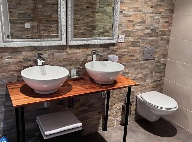 L'hostellerie De Sevremont 호텔