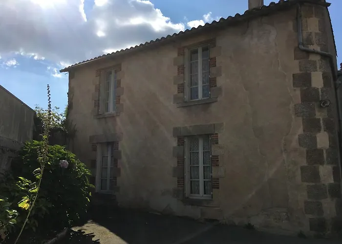 L'hostellerie De Sevremont 2*